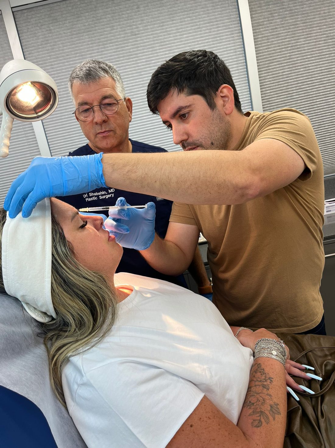 Dr. Uri Shabshin leading a hands-on training session